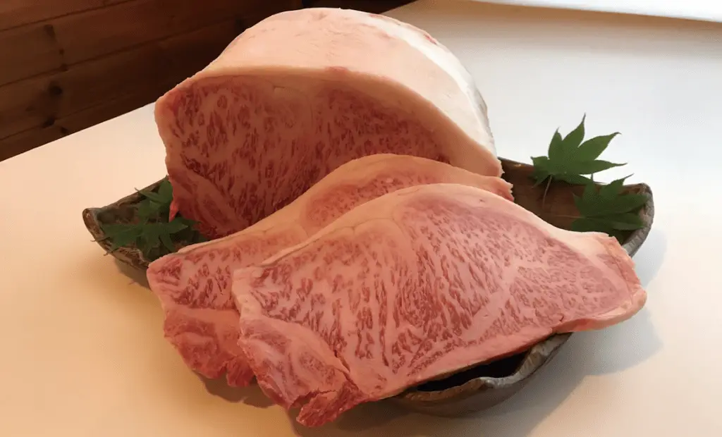 あおもり十和田湖和牛 / 青森県十和田市 3 あおおり十和田湖和牛 / 青森県十和田市