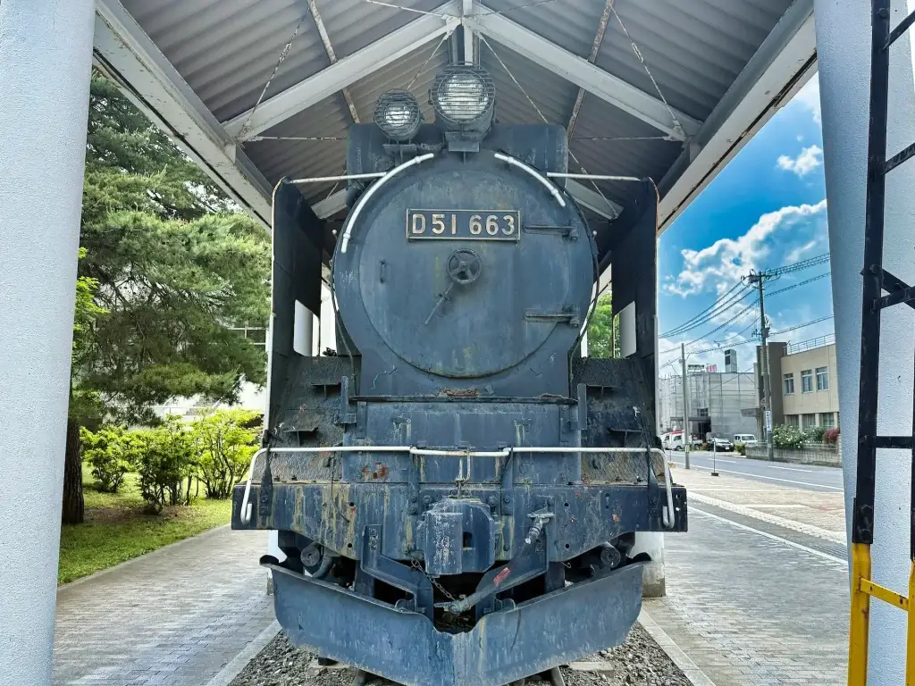 D51-663号 蒸気機関車｜十和田市民文化センターに保存される鉄道遺産