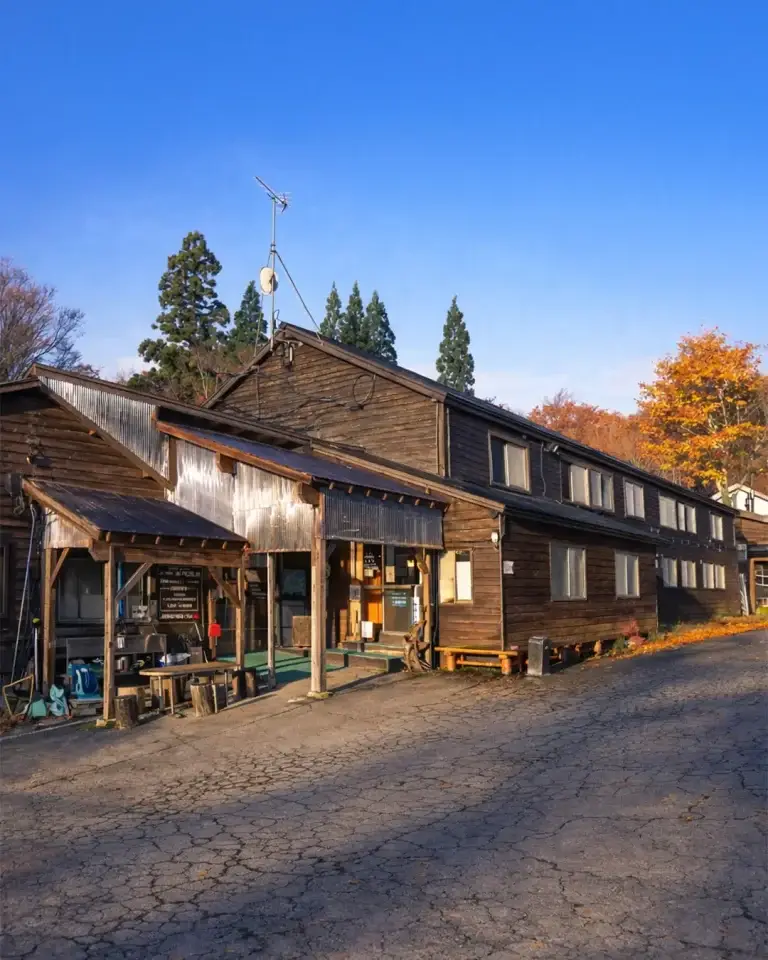 湯治の宿 谷地温泉｜八甲田の森に佇む日本三秘湯、静かな湯治と温泉滞在｜青森県十和田市