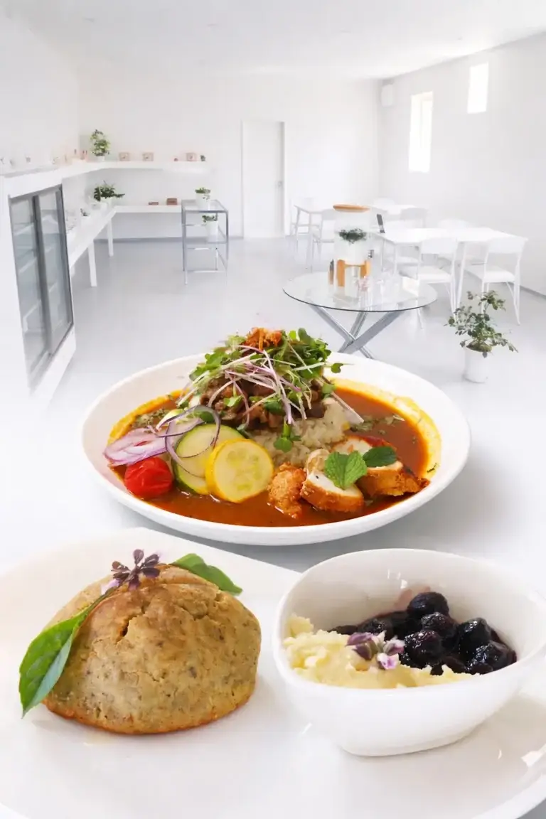 プロスペールカフェ 十和田市 店内イメージとランチプレートの画像