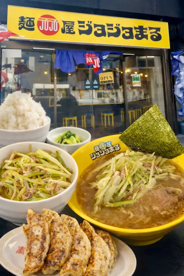 麺屋ジョジョまる（青森県十和田市稲生町）店頭とラーメンの写真