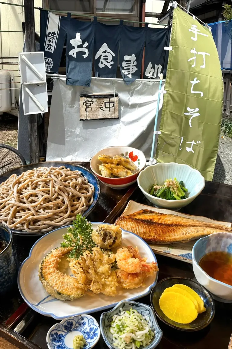 お食事処 髙橋 十和田市 店舗外観と天ぷら定食・手打ちそばの画像