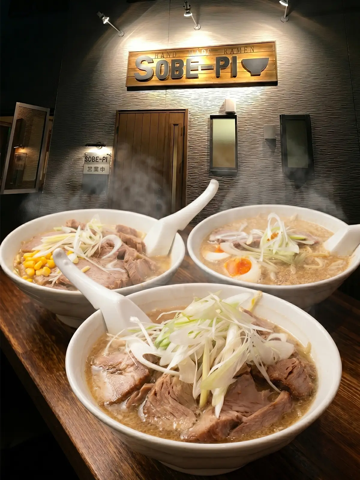 SOBE-PI（そベーぴ）の店舗外観とラーメン2杯のアイキャッチ画像